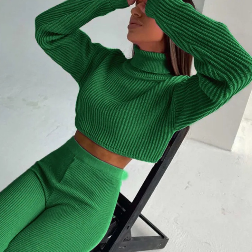Bobbles and Lace Green turtleneck crop sweater - Picture 1 of 4